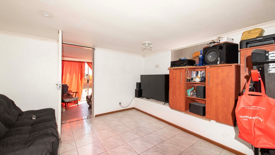 5 Bedroom Property for Sale in Avondale Western Cape